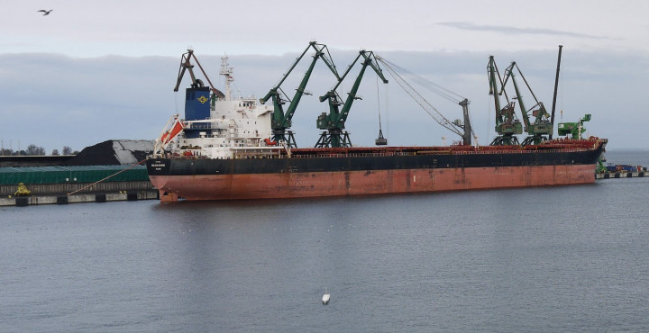 CTO_USV_5200A-2_Maneuvers_in_the_port